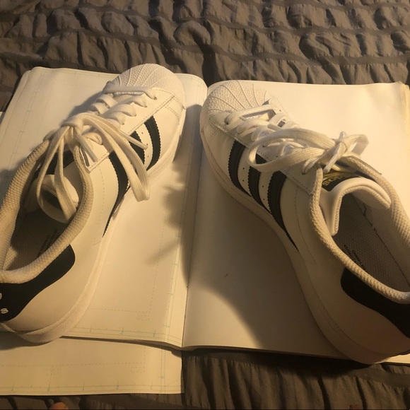 Mens Adidas Superstar White with Black stripe brand new never worn/ wrong size - Picture 5 of 6